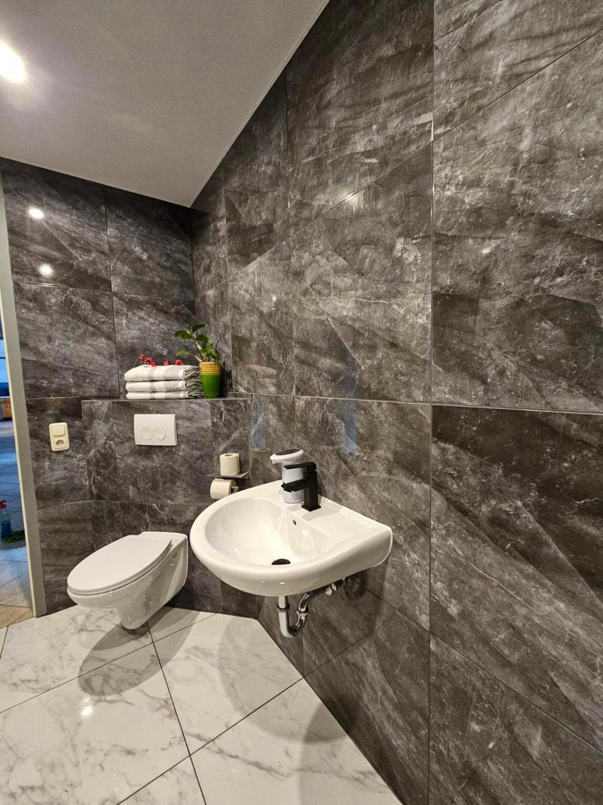 Kompfort Business Apartment Вертхайм Екстериор снимка